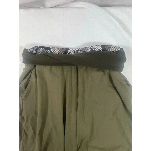 Lululemon Sunset Salutation Crop Leggings Sz 8 Fatigue Green/Ziggy Snake Pockets - Picture 7 of 10